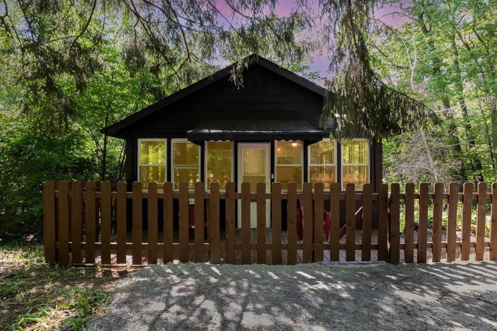 Black Cabin Getaway In Woods I Valpo 瓦尔帕莱索 外观 照片